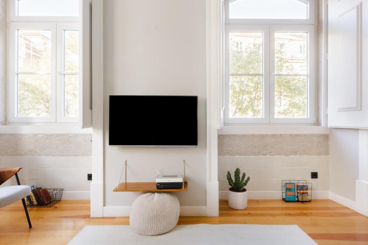 Update Urban Chic Flat In 19Th Century Building 2 Bedrooms & 2 Bathrooms & Ac Central Alfama District Lisboa 外观 照片