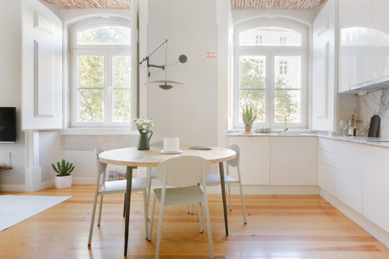 Update Urban Chic Flat In 19Th Century Building 2 Bedrooms & 2 Bathrooms & Ac Central Alfama District Lisboa 外观 照片