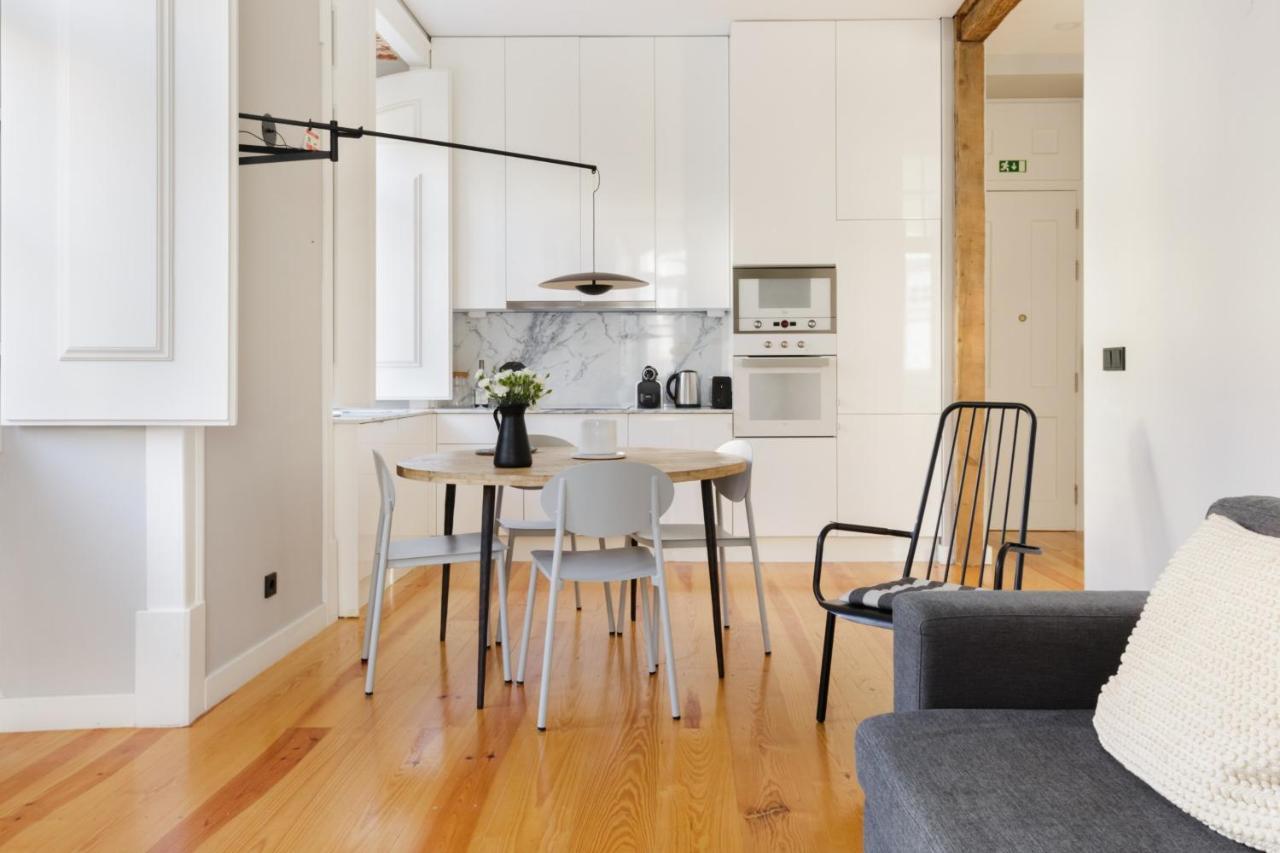 Update Urban Chic Flat In 19Th Century Building 2 Bedrooms & 2 Bathrooms & Ac Central Alfama District Lisboa 外观 照片